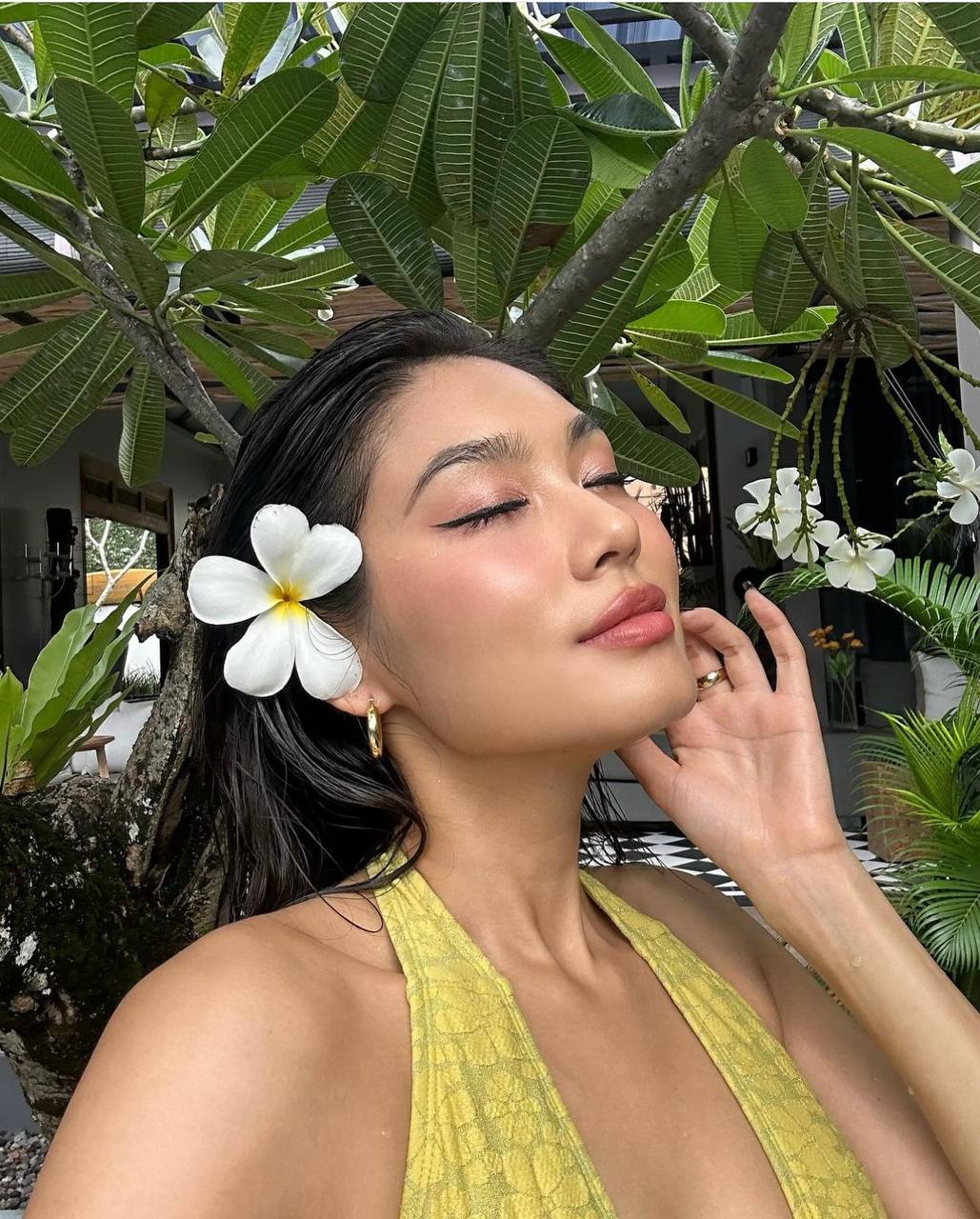 View - Sao Việt vi vu ngày Tết: Chi Pu rạng rỡ ở trời Tây, á hậu Thảo Nhi Lê sành điệu du hí từ nước này sang nước khác