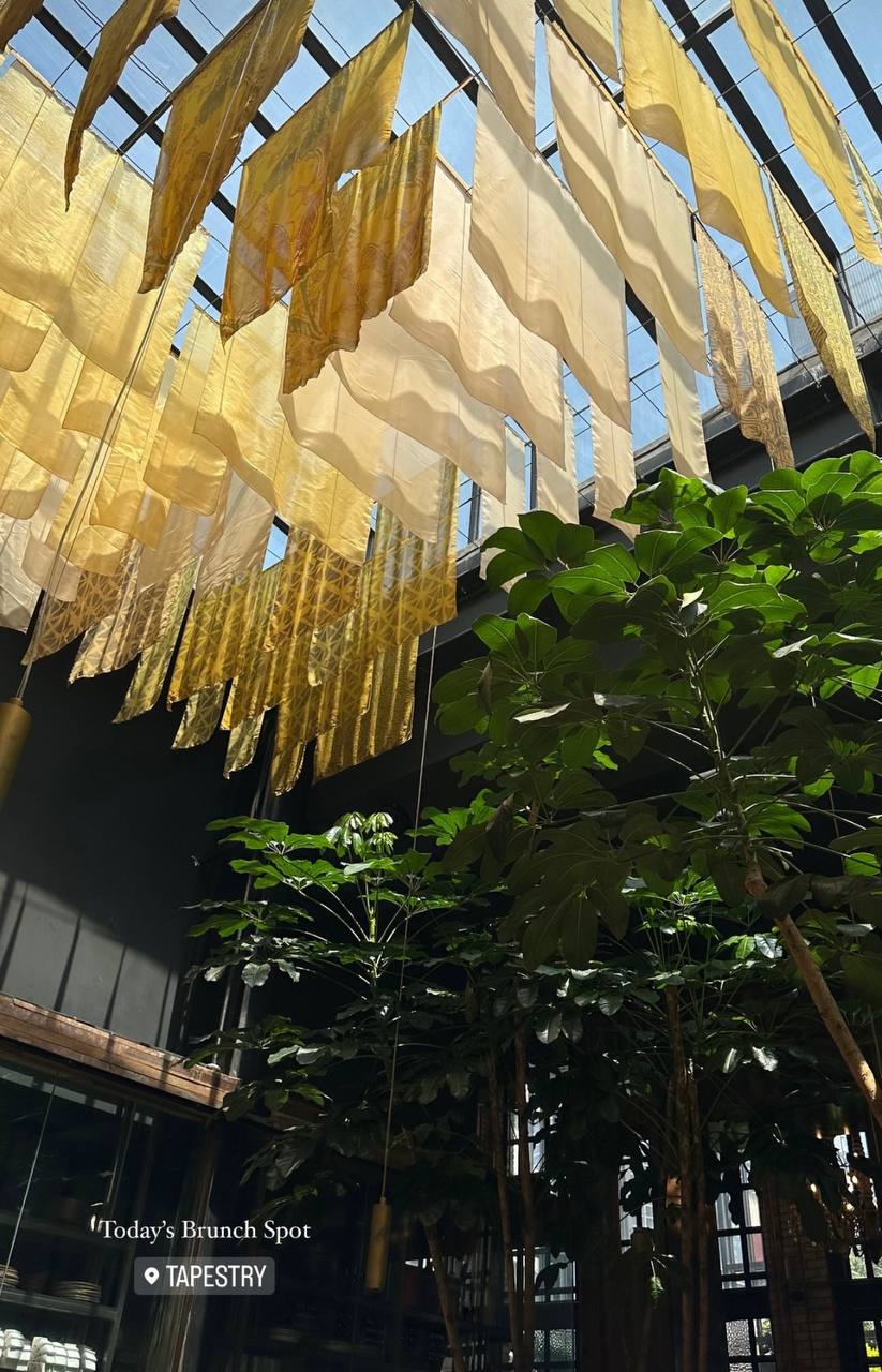 View - Sao Việt vi vu ngày Tết: Chi Pu rạng rỡ ở trời Tây, á hậu Thảo Nhi Lê sành điệu du hí từ nước này sang nước khác