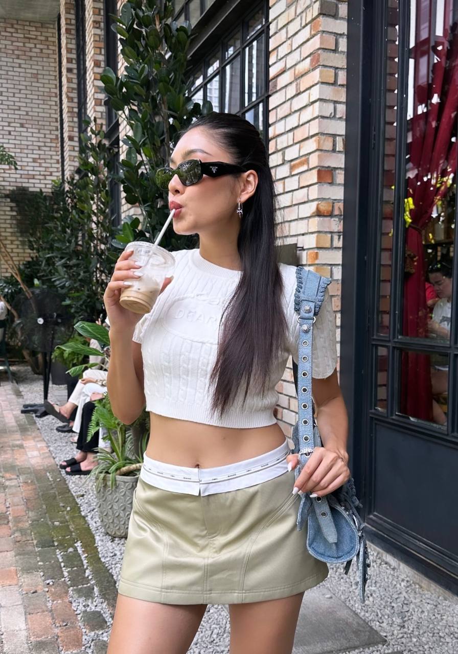 View - Sao Việt vi vu ngày Tết: Chi Pu rạng rỡ ở trời Tây, á hậu Thảo Nhi Lê sành điệu du hí từ nước này sang nước khác