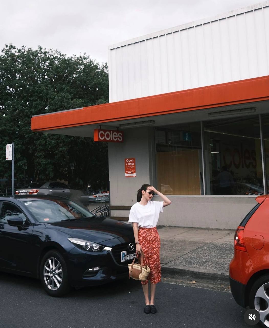 View - Sao Việt vi vu ngày Tết: Chi Pu rạng rỡ ở trời Tây, á hậu Thảo Nhi Lê sành điệu du hí từ nước này sang nước khác