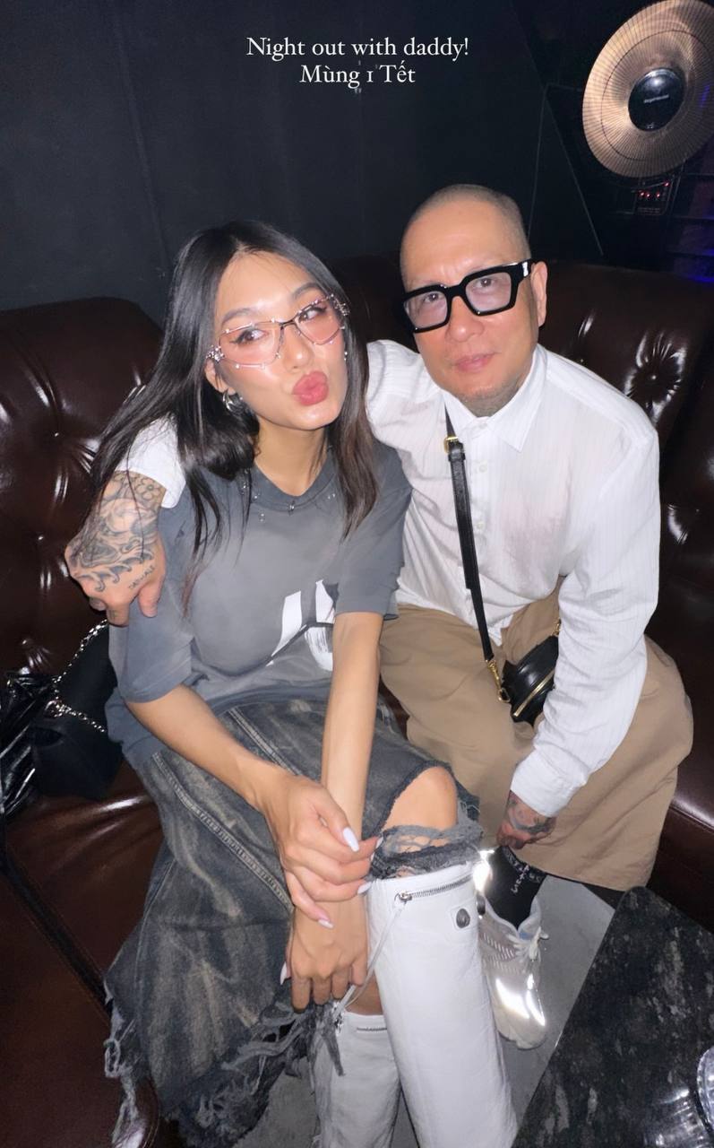 View - Sao Việt vi vu ngày Tết: Chi Pu rạng rỡ ở trời Tây, á hậu Thảo Nhi Lê sành điệu du hí từ nước này sang nước khác