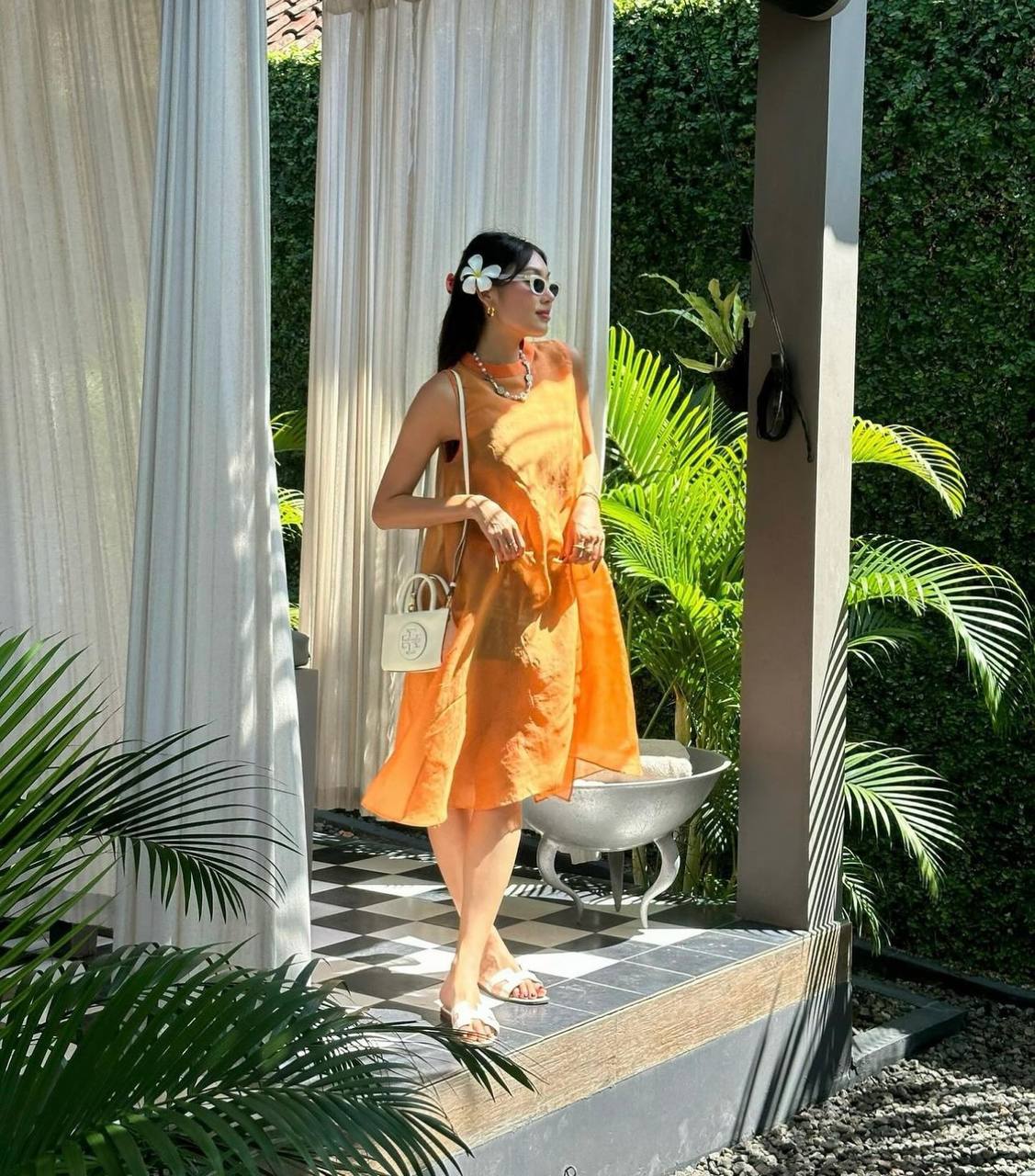 View - Sao Việt vi vu ngày Tết: Chi Pu rạng rỡ ở trời Tây, á hậu Thảo Nhi Lê sành điệu du hí từ nước này sang nước khác