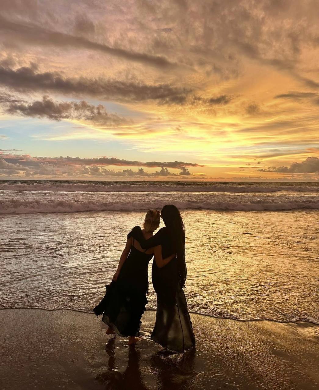 View - Sao Việt vi vu ngày Tết: Chi Pu rạng rỡ ở trời Tây, á hậu Thảo Nhi Lê sành điệu du hí từ nước này sang nước khác