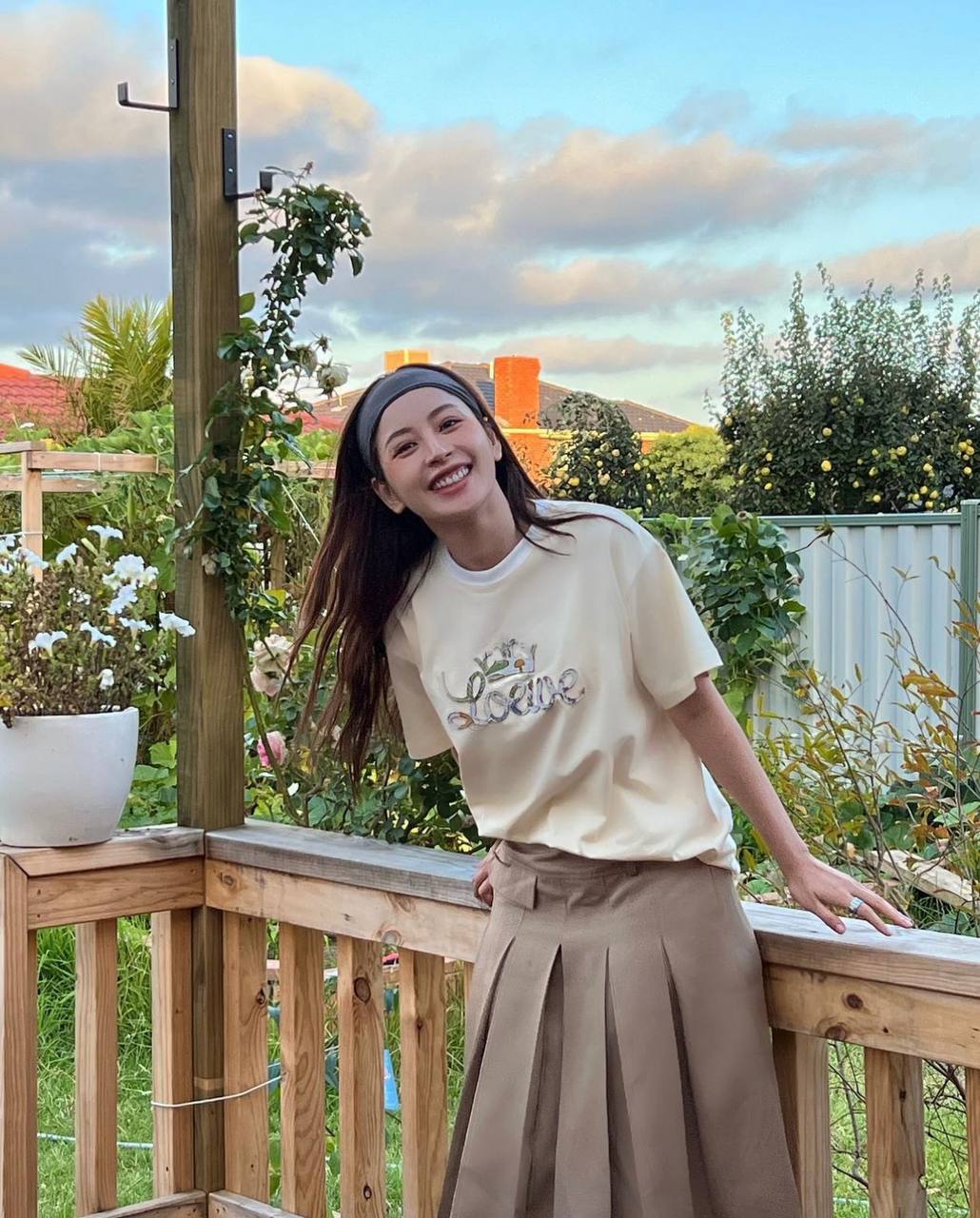 View - Sao Việt vi vu ngày Tết: Chi Pu rạng rỡ ở trời Tây, á hậu Thảo Nhi Lê sành điệu du hí từ nước này sang nước khác