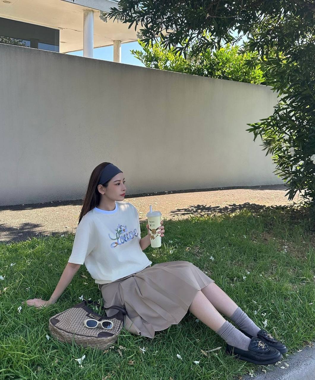 View - Sao Việt vi vu ngày Tết: Chi Pu rạng rỡ ở trời Tây, á hậu Thảo Nhi Lê sành điệu du hí từ nước này sang nước khác