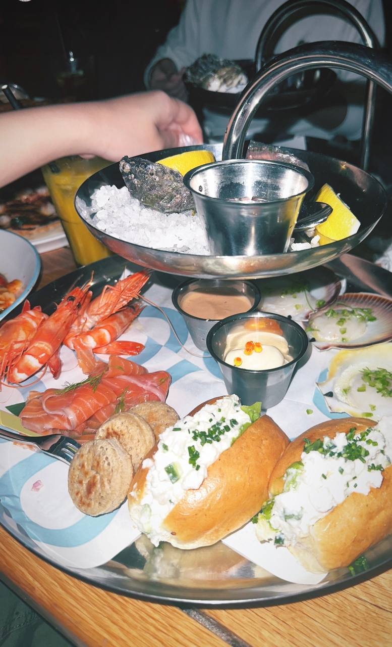 View - Sao Việt vi vu ngày Tết: Chi Pu rạng rỡ ở trời Tây, á hậu Thảo Nhi Lê sành điệu du hí từ nước này sang nước khác