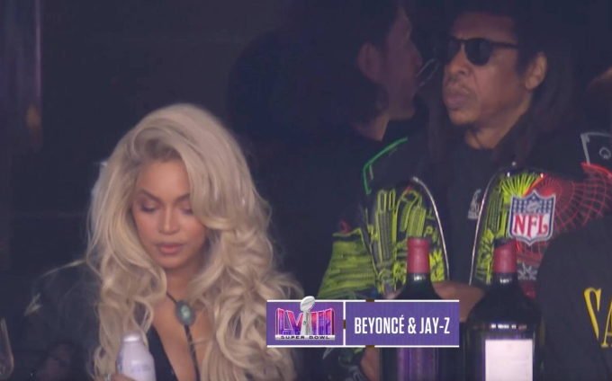 View - Beyoncé chỉ cùng chồng đi xem Super Bowl cũng biết cách chiếm hết spotlight: Vừa tung clip quảng cáo, vừa nhá hàng album mới!