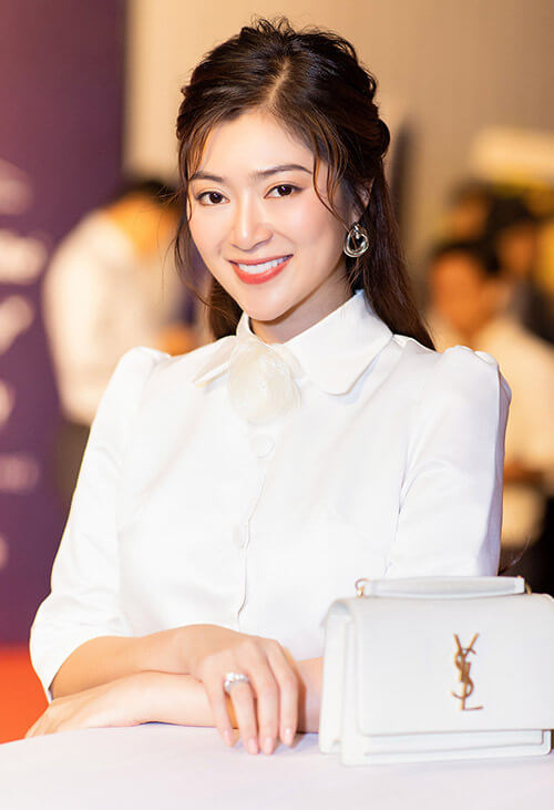 Tụ họp ng&agrave;y Tết b&ecirc;n hội bạn, diễn vi&ecirc;n Thanh Tr&uacute;c lộ loạt cử chỉ th&acirc;n mật nghi vấn hẹn h&ograve; với một sao nam Vbiz? - Ảnh 6.
