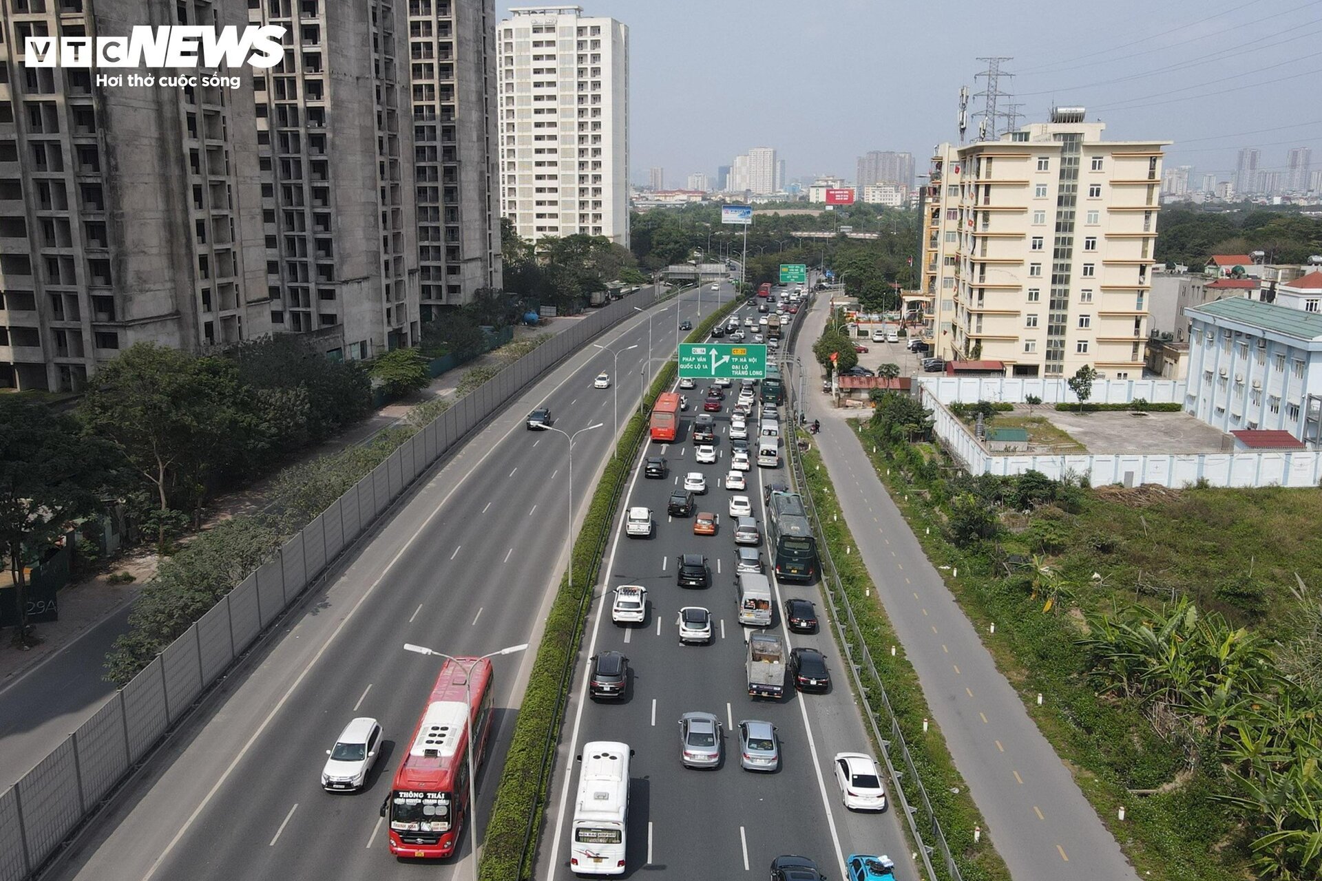 View - Người dân trở lại Hà Nội sớm, cao tốc Pháp Vân - Cầu Giẽ kẹt cứng