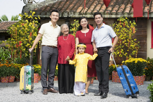 Loạt địa điểm đ&oacute;n biển người du xu&acirc;n: C&oacute; nơi ngay ở H&agrave; Nội, c&oacute; nơi vừa phục dựng lại sau gần 100 năm - Ảnh 1.