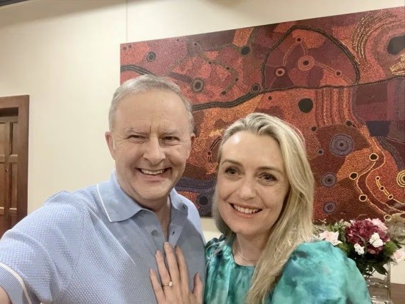 Thủ tướng Australia cầu hôn bạn gái nhân ngày lễ tình nhân