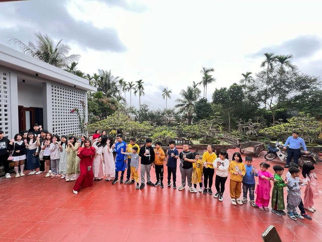 Gia đình ở Thái Bình có 120 người, Tết về đông đủ, nhìn dàn cháu xếp hàng nhận lì xì mà choáng - Ảnh 6.