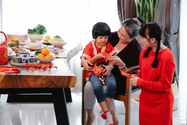 7 điều cha mẹ kh&ocirc;ng n&ecirc;n l&agrave;m với trẻ con v&agrave;o dịp Tết - Ảnh 1.