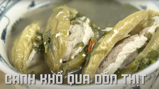 Khách Tây nếm thử các món ăn Tết của Việt Nam: Món được yêu thích nhất không phải bánh chưng - Ảnh 7.