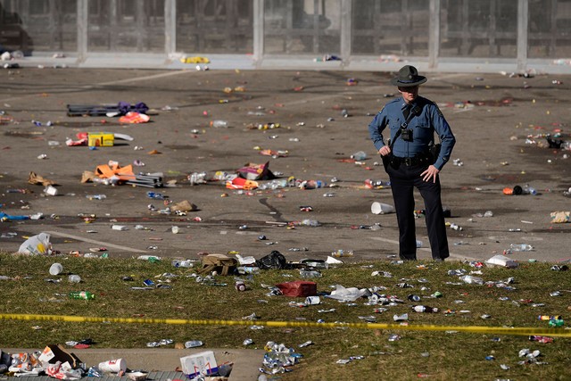 Xả súng trong  cuộc diễu hành Super Bowl ở Kansas khiến 1 người thiệt mạng, nhiều người bị thương - Ảnh 6.