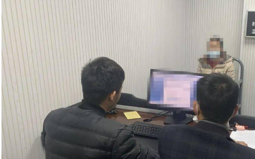 Vừa duyệt lệnh chuyển khoản 17 tỷ đồng từ kế to&aacute;n, gi&aacute;m đốc bị cảnh s&aacute;t triệu tập - Ảnh 1.