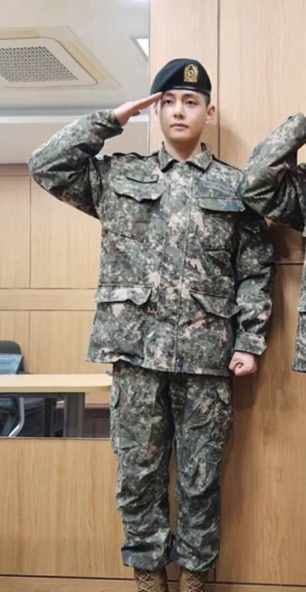 BTS nhập ngũ: Người mãi mới lộ mặt cho fan ngắm, người tham gia ban nhạc quân đội còn debut thành... nghệ sĩ saxophone! - Ảnh 11.