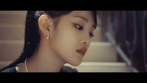 Cùng tung MV như phim điện ảnh: Cha Eun Woo đóng cặp với con gái Juliet đẹp nhất màn ảnh, vì sao (G)I-DLE phải giới hạn người xem? - Ảnh 7.