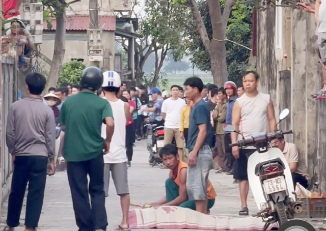 Nổ súng bắn hạ trâu điên húc 3 người thương vong ở Quảng Bình - Ảnh 1.