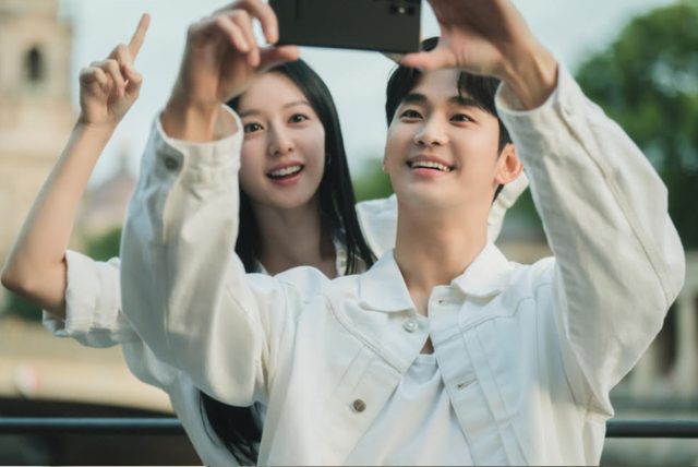 Kim Soo Hyun - Kim Ji Won tung ảnh cưới y hệt Son Ye Jin - Hyun Bin, visual cực phẩm h&uacute;t 100 triệu view - Ảnh 2.