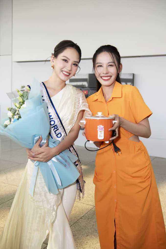 View - Mai Phương mang 140 kg hành lý lên đường thi Miss World: Dàn hậu đến sân bay tiễn, Hoa hậu Ý Nhi gọi điện cổ vũ
