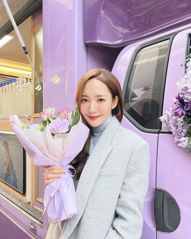 Hai kiểu áo khoác đơn giản giúp Park Min Young mặc đẹp trong mọi hoàn cảnh - Ảnh 3.