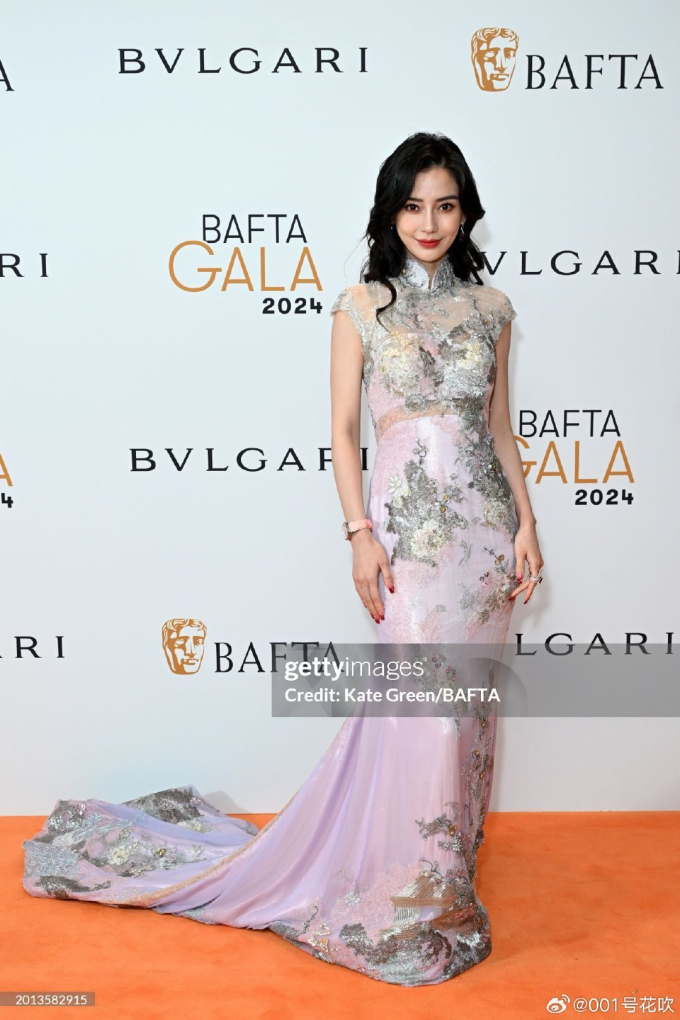 View - Angelababy trở lại ngoạn mục ở lễ trao giải BAFTA: Nhan sắc ra sao mà chấp "hung thần" Getty Images zoom cận mặt?