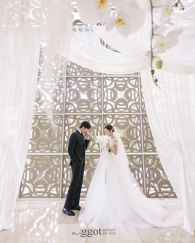 Em trai Dara (2NE1) và nữ idol tung bộ ảnh cưới gây sốt ở Bali: Tựa công chúa hoàng tử xé truyện bước ra! - Ảnh 5.