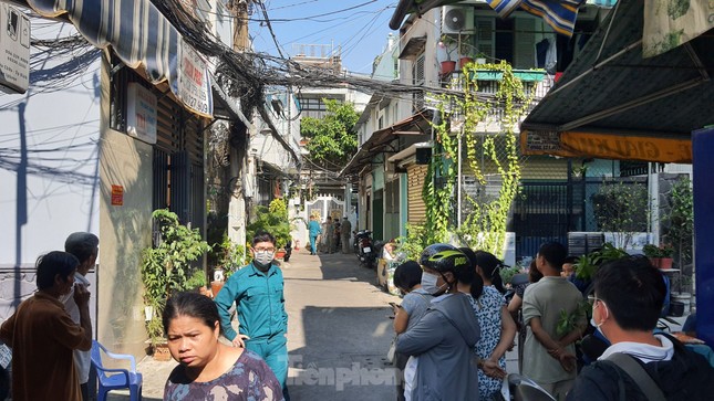 Danh tính nạn nhân tử vong trong vụ cháy nhà ở TPHCM lúc rạng sáng - Ảnh 2.