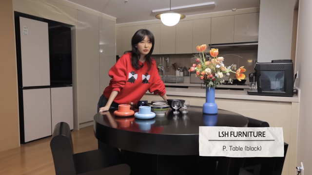 Seulgi (Red Velvet) tiết lộ không gian sống riêng tư: Flex chiếc sofa 250 triệu, bàn ăn 350 triệu... cùng loạt nội thất khủng khác - Ảnh 15.