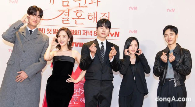 Không sang Việt Nam cùng đoàn phim Cô Đi Mà Lấy Chồng Tôi, “nữ hoàng Kpop” BoA bỗng bị mỉa mai đủ đường - Ảnh 4. Không sang Việt Nam cùng đoàn phim Cô Đi Mà Lấy Chồng Tôi, “nữ hoàng Kpop” BoA bỗng bị mỉa mai đủ đường - Ảnh 4.
