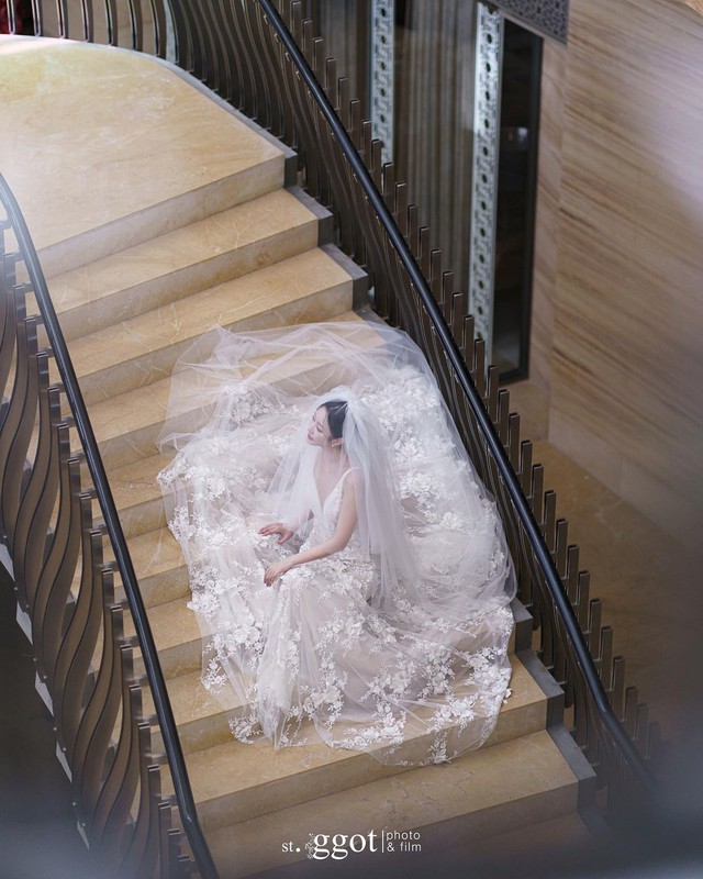 View - Em trai Dara (2NE1) và nữ idol tung bộ ảnh cưới gây sốt ở Bali: Tựa công chúa hoàng tử xé truyện bước ra!