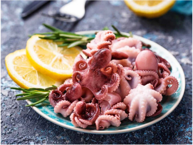 3 loại hải sản giá đắt nhất trong hóa đơn mùng 6 Tết ở Quảng Ninh là gì? Có loại làm món sashimi rất ngon - Ảnh 3. 3 loại hải sản giá đắt nhất trong hóa đơn mùng 6 Tết ở Quảng Ninh là gì? Có loại làm món sashimi rất ngon - Ảnh 3.