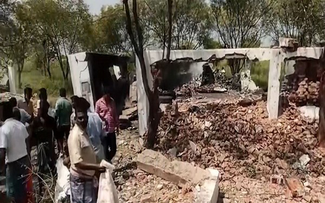 Nổ nhà máy pháo hoa ở Tamil Nadu (Ấn Độ) khiến 10 người chết, 10 người bị thương - Ảnh 1.