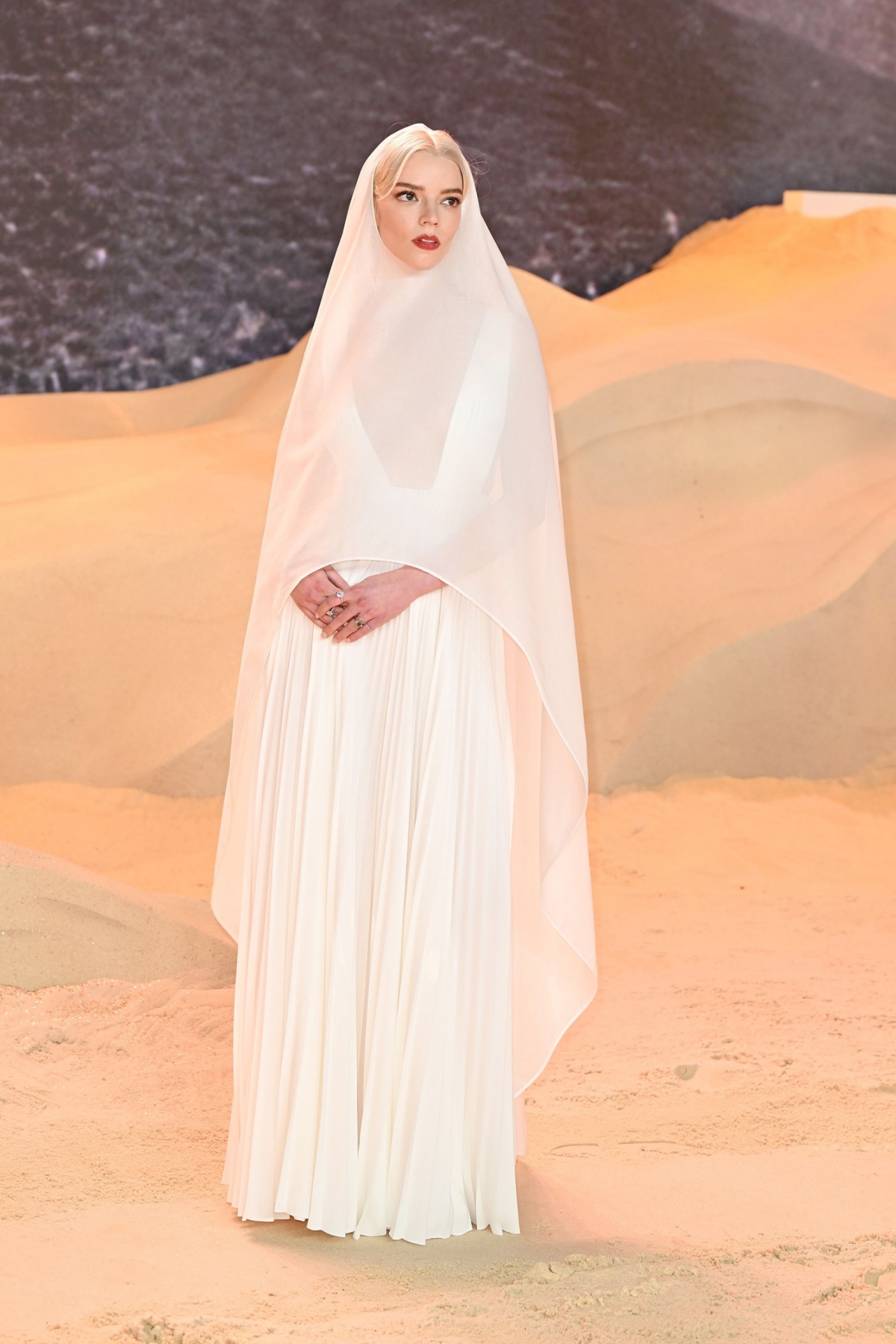 View - Trang phục khác lạ của dàn diễn viên Dune 2 trên thảm đỏ