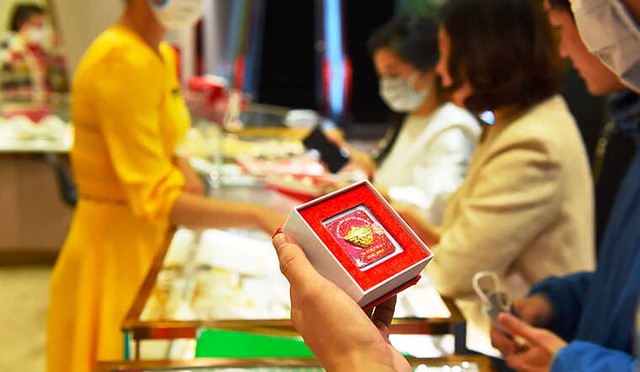 Mua bao nhi&ecirc;u v&agrave;ng ng&agrave;y v&iacute;a Thần T&agrave;i l&agrave; đủ? Nếu muốn mua nhiều th&igrave; n&ecirc;n mua v&agrave;ng g&igrave;? - Ảnh 1.