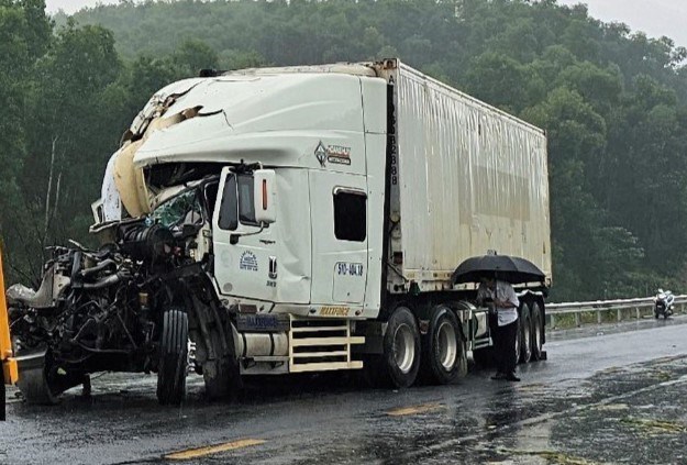 Tuyến cao tốc nơi tài xế vượt ẩu khiến 3 mẹ con tử vong từng xảy ra nhiều vụ tai nạn - Ảnh 4.