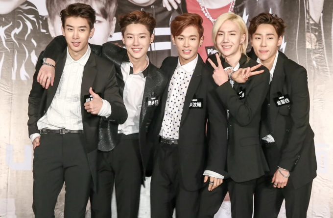 View - Nam ca sĩ "xịt keo", vội tắt livestream vì bất cẩn để lộ bí mật đời tư động trời