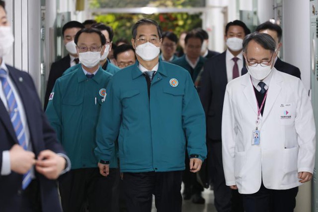 'Cơn bão' khiến Hàn Quốc rơi vào khủng hoảng: Loạt bác sĩ đình công nghỉ việc, ngành y đối mặt thảm họa nghiêm trọng
