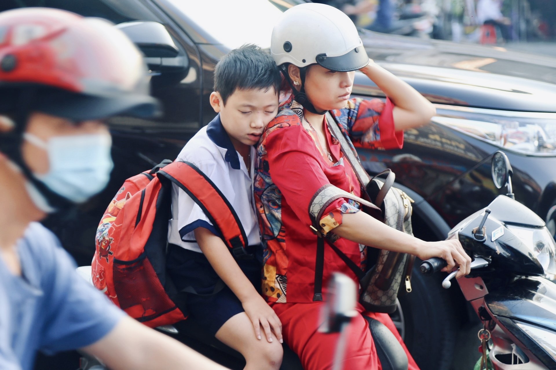 View - "Ngộp thở" với cảnh kẹt xe không lối thoát tại TP.HCM sáng đầu tuần sau kỳ nghỉ Tết