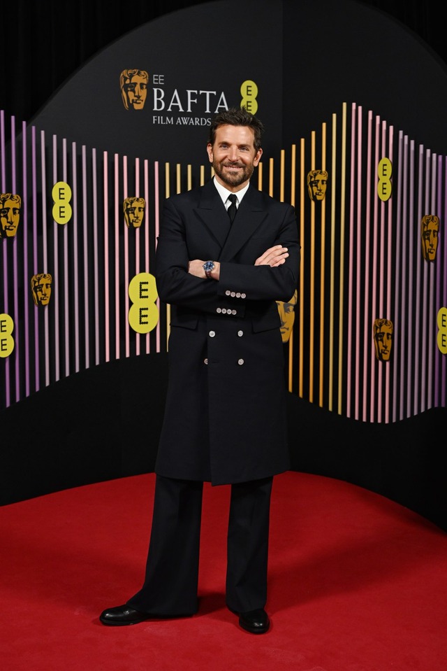 View - Thảm đỏ BAFTA: "Bạch Tuyết" Lily Collins đụng độ "Barbie" Margot Robbie, David Beckham - Hoàng tử William phong độ dẫn đầu dàn sao nam