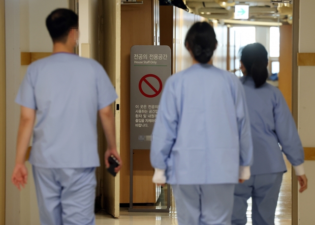 'Bão tố' khiến Hàn Quốc khủng hoảng: Hàng loạt bác sĩ đình công rồi nghỉ việc, ngành y tế đối mặt thảm họa nghiêm trọng