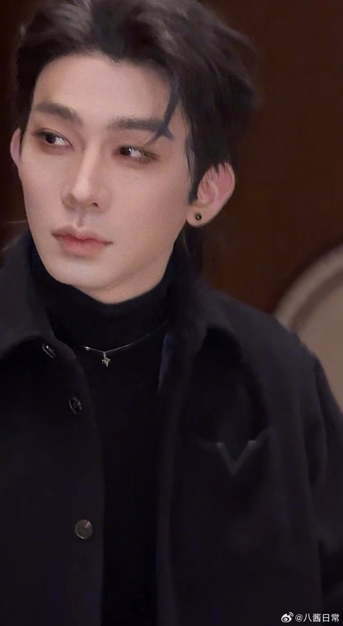 View - Danh hài Dương Địch lột xác chấn động Weibo