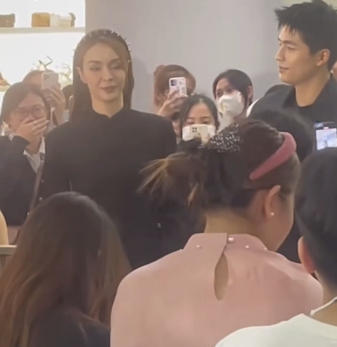 View - Trang Pháp - MLee đi cùng sự kiện nhưng cố né tránh mặt nhau, dàn chị đẹp có thái độ thế nào?