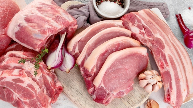Đi chợ sắm Tết thấy thịt lợn có 4 dấu hiệu này chứng tỏ thịt bị ôi thiu, nhiễm khuẩn, chớ nên mua - Ảnh 3.