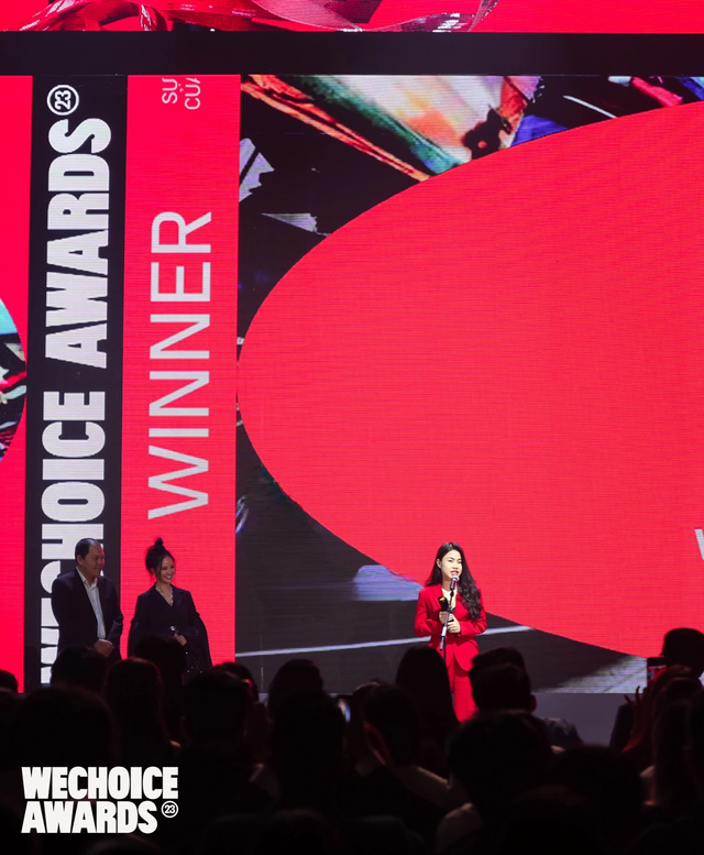 VinFast đổ bộ Gala WeChoice Awards 2023: Không chỉ rinh giải ấn tượng, còn tặng ngay xe máy điện cực chất cho Gen Z cá tính - Ảnh 4.