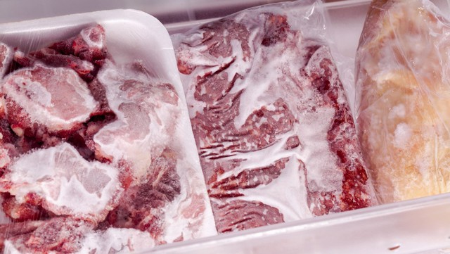 Đi chợ sắm Tết thấy thịt lợn có 4 dấu hiệu này chứng tỏ thịt bị ôi thiu, nhiễm khuẩn, chớ nên mua - Ảnh 2.