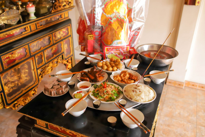 Trên bàn thờ có 1 thứ nếu dùng không đúng có thể gây độc, dẫn đến ung thư, ngày lễ Tết càng nên thận trọng - Ảnh 1.