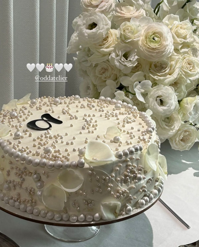 View - Lần đầu hé lộ không gian công ty riêng của Chủ tịch Jennie (BLACKPINK), nhìn giá chiếc ghế sofa thôi cũng đủ thấy "mùi tiền"