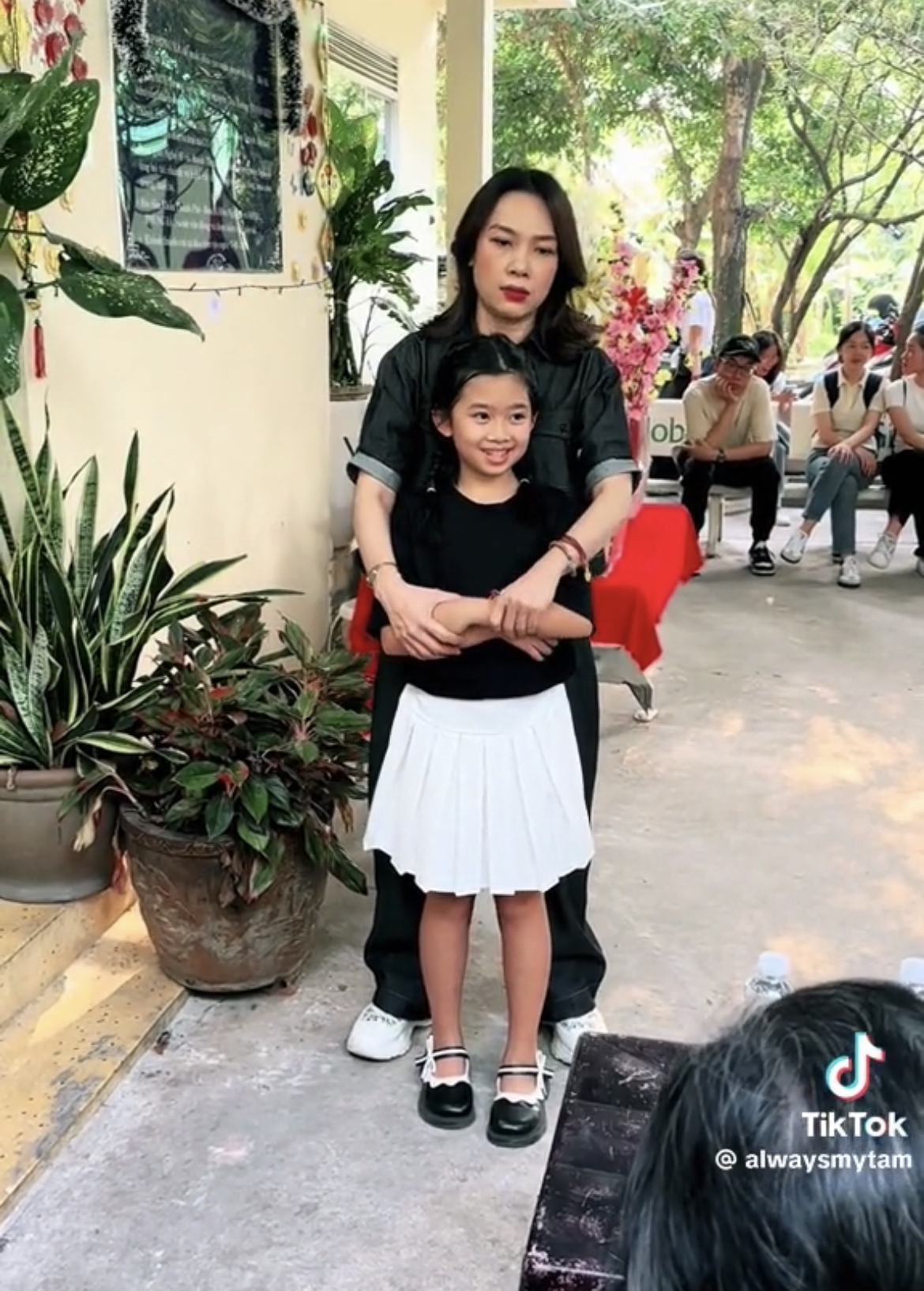 Bất ngờ gặp gỡ con gái cố diễn viên Mai Phương, Mỹ Tâm liền làm 1 chuyện khiến ai cũng xúc động - Ảnh 5. Bất ngờ gặp gỡ con gái cố diễn viên Mai Phương, Mỹ Tâm liền làm 1 chuyện khiến ai cũng xúc động - Ảnh 5.